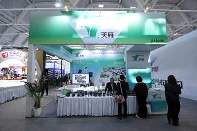 天雁電子攜多款計(jì)算器產(chǎn)品亮相第82屆中國教育裝備展示會(huì)
